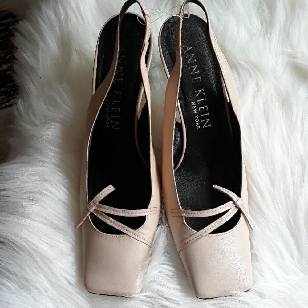 Anne Klein Beige Leather Heels - Picture 4 of 8